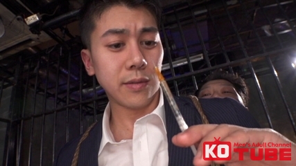 隠し倉庫で捕まった徹を舐め回すように見定める… 虐待捆绑-第8张